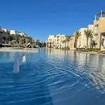 Mangroovy - Divine 1Br Hotel View